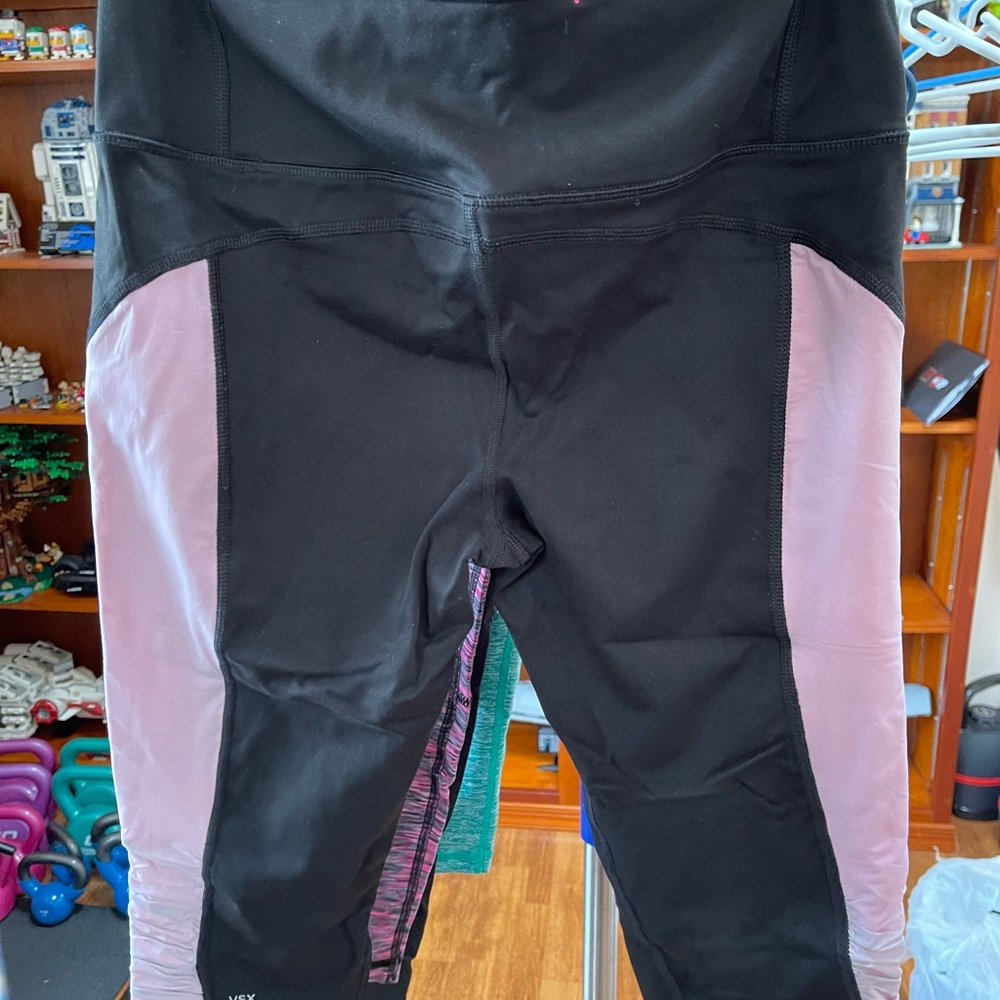 Victoria Secret Spandex Crop. Size small. Black with light pink accents